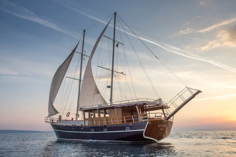 Altair – photo 4