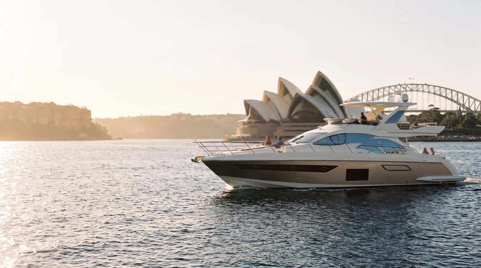 Yacht cruising Sydney Harbour