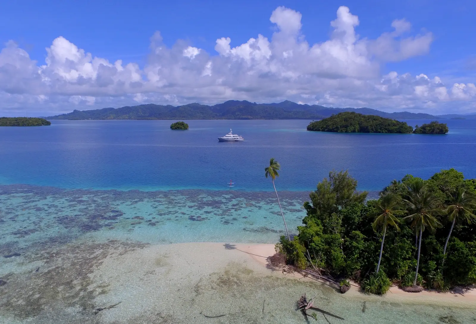 luxury-charter-yacht-beluga-in-the-solomon-islands