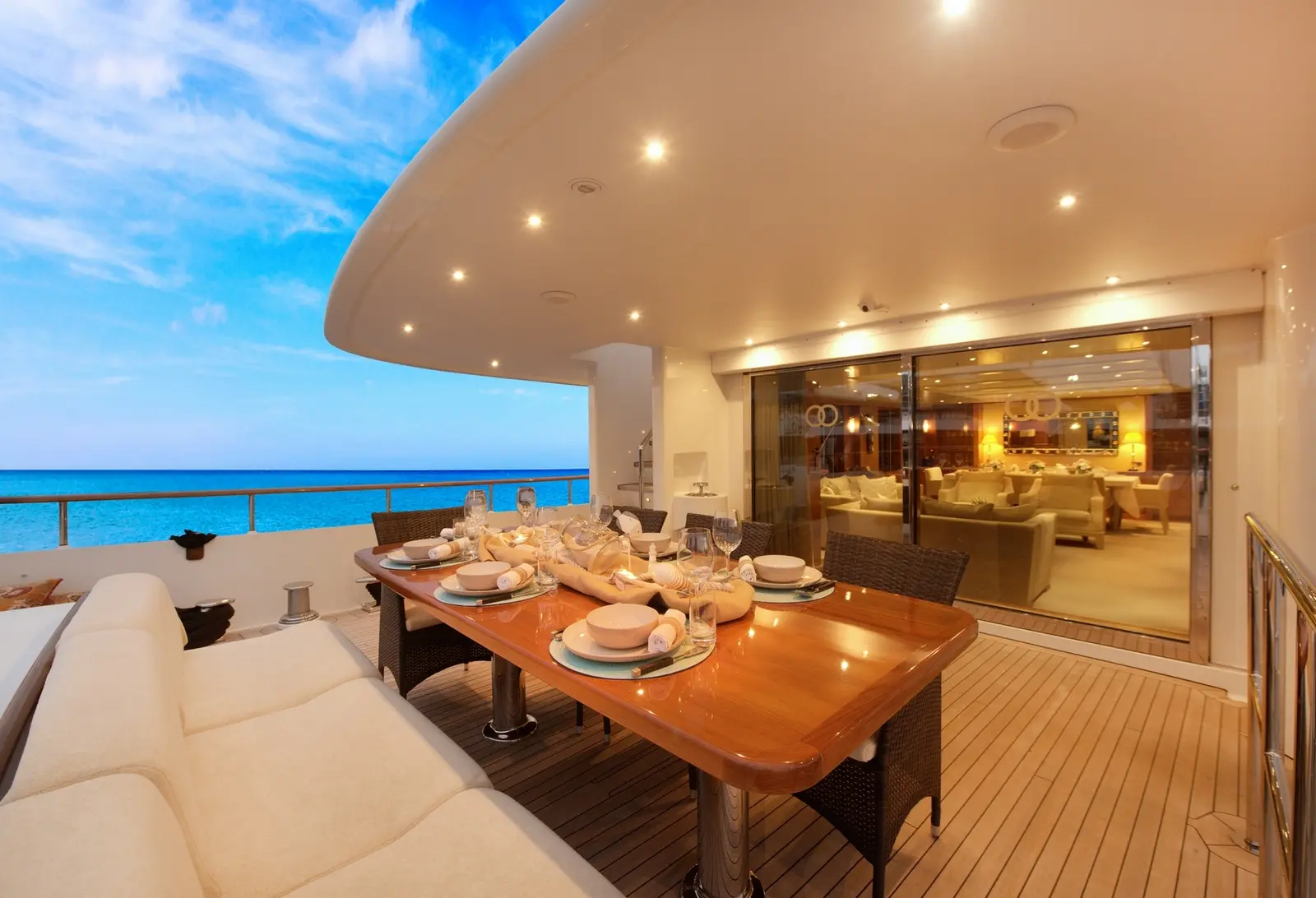 luxury-charter-yacht-beluga-main-aft-deck