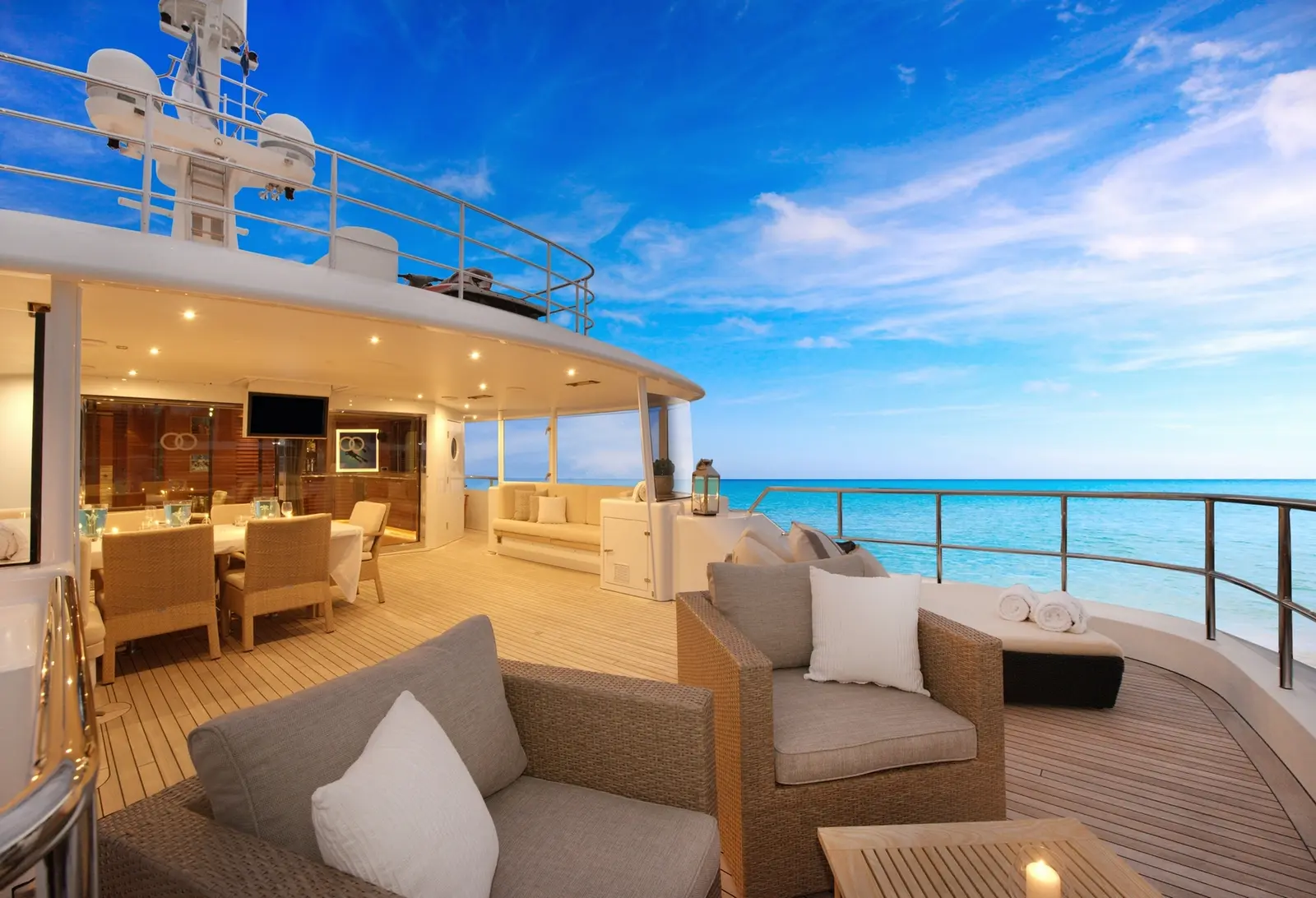 luxury-charter-yacht-beluga-sun-deck