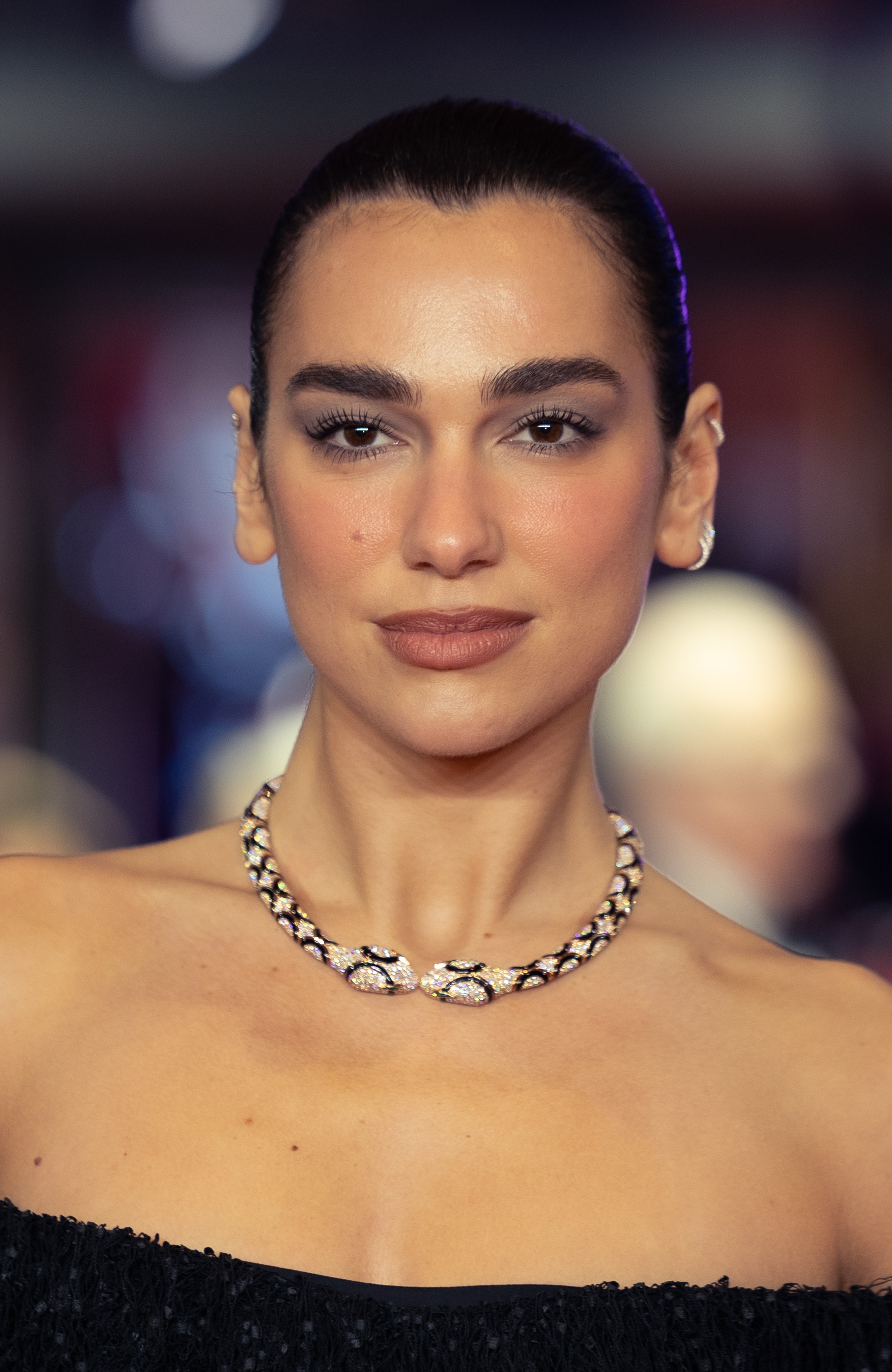 Dua Lipa dă în judecată Samsung: Artista cere 15 milioane de dolari pentru folosirea chipului ei fără acord