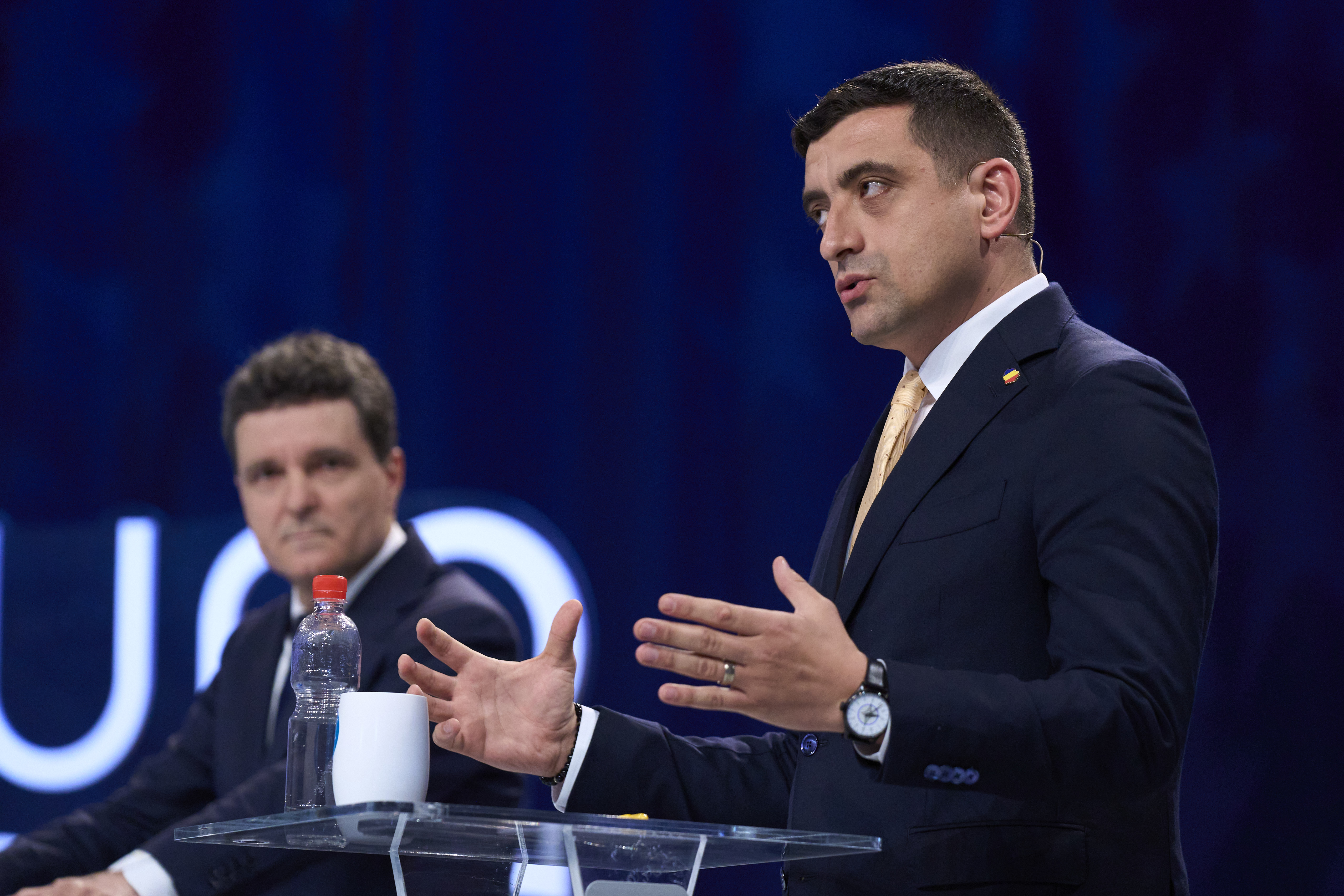 AUR intră în jocul puterii: Simion cere să guverneze sau amenință cu alegerile anticipate