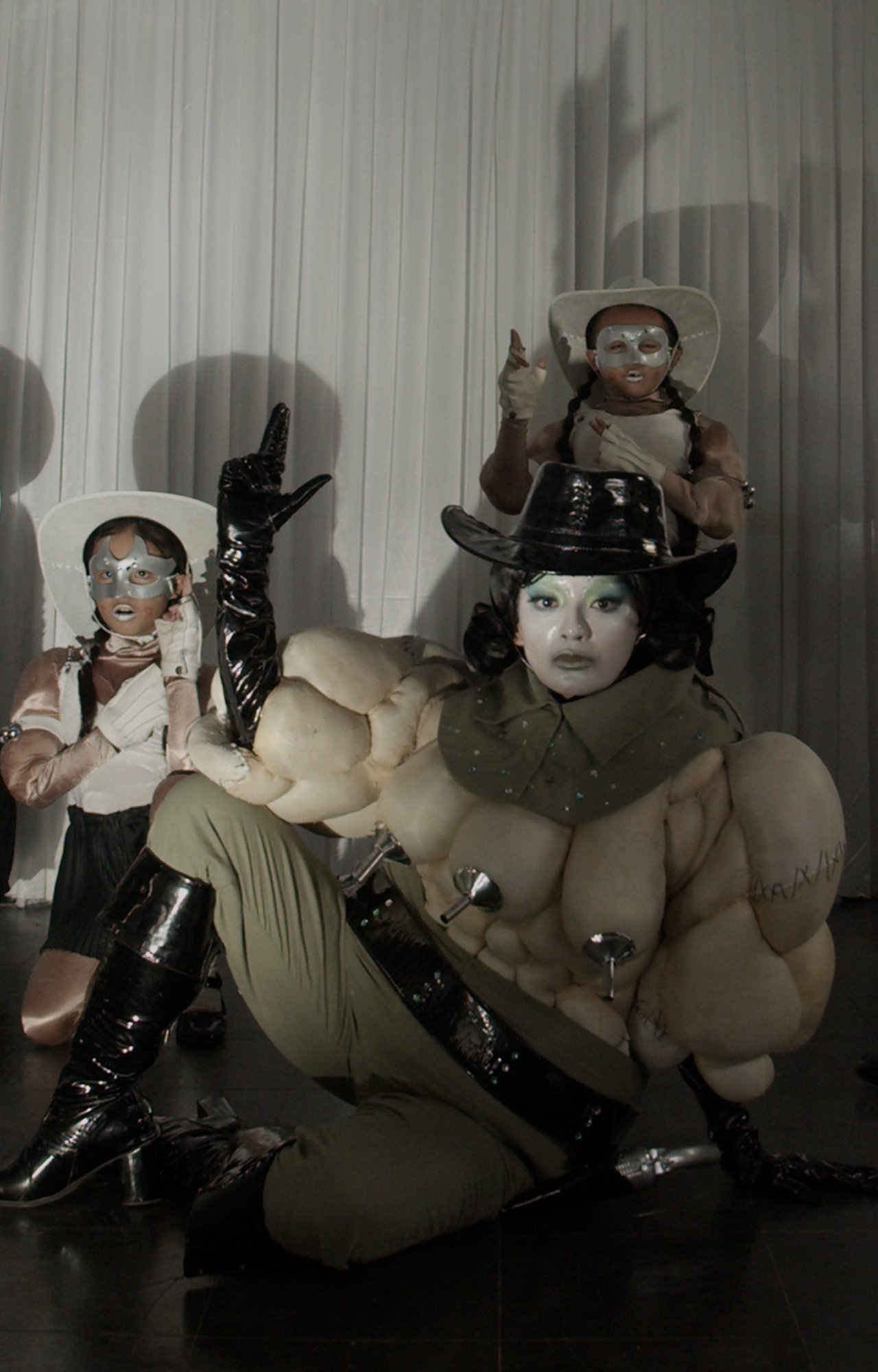 The Phantom Combatants and the Metabolism of Disobedient Organs (6)