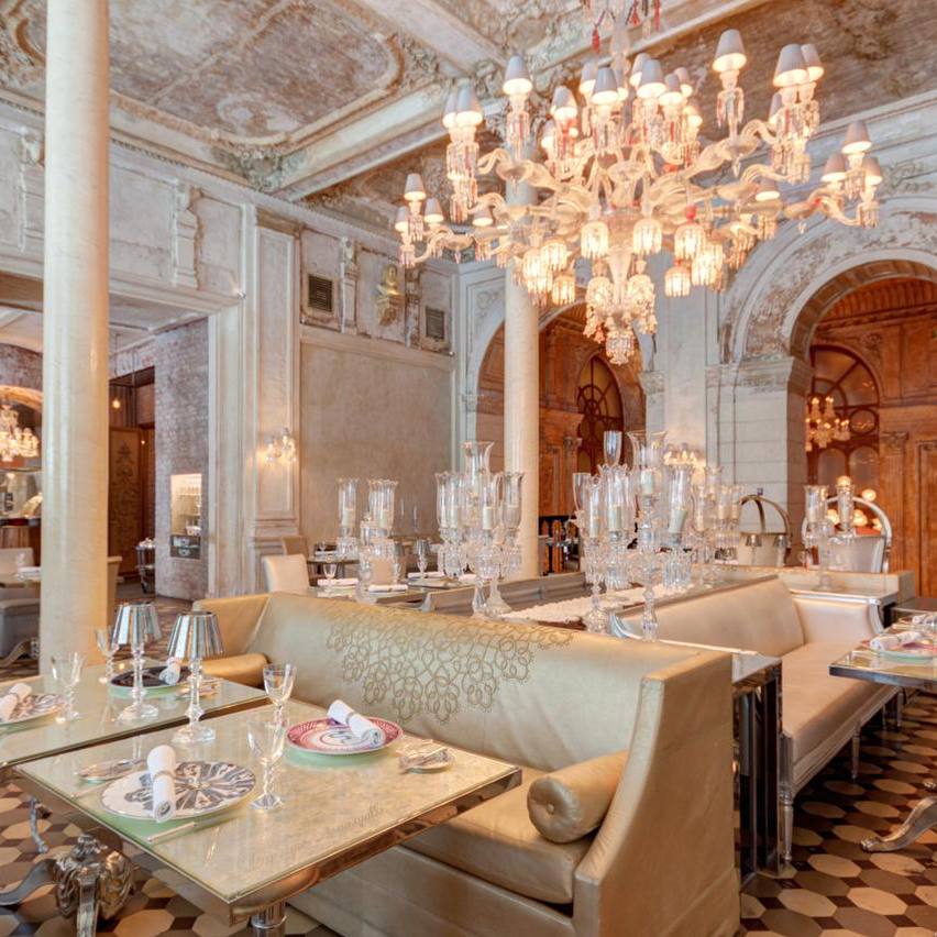 Baccarat Cristal Room