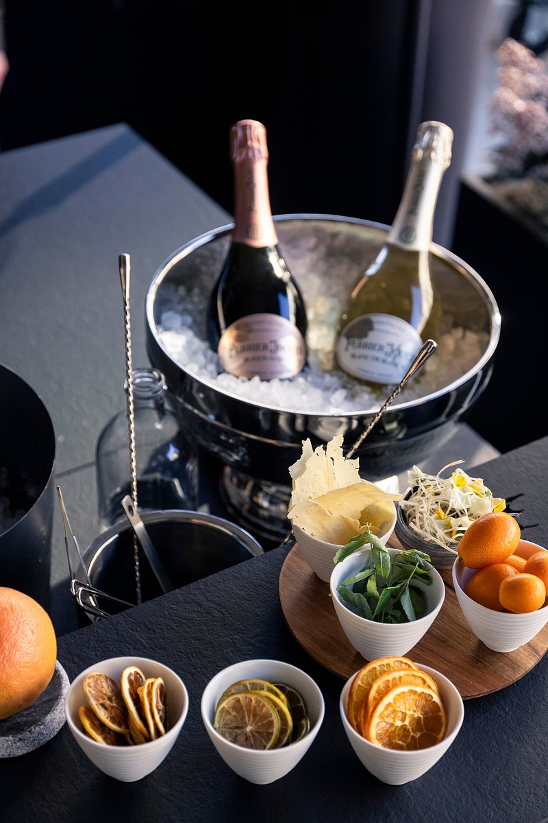 Glasswing Bar & Bistro