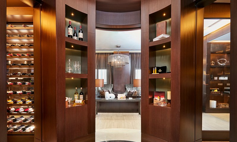 La Vue Cigar & Wine Bar