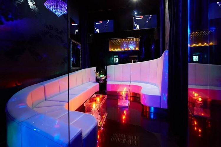 M1 Lounge