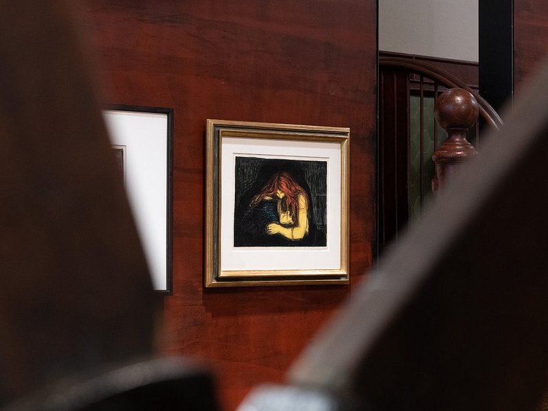 Gallery in the stable of Queen Sonya