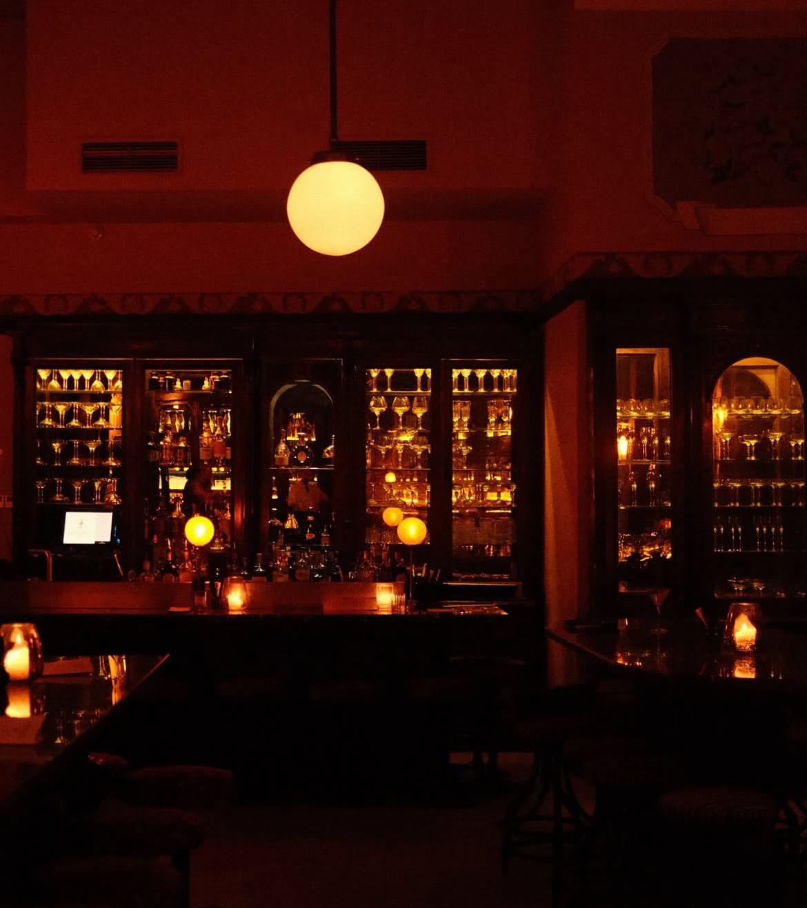 Apotheka Bar & Lounge