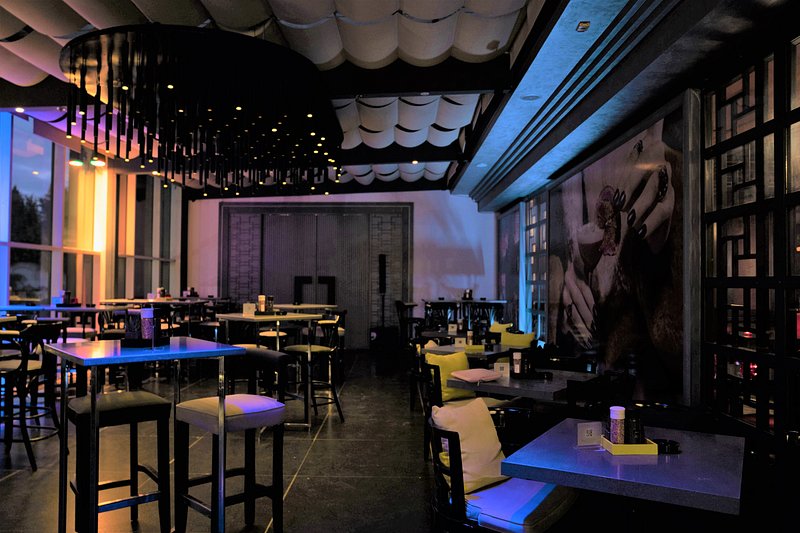Vintage Bar & Lounge