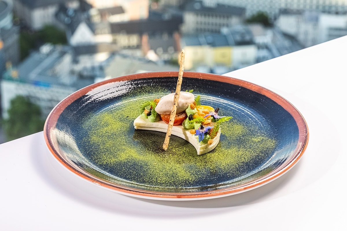 Ресторан и гостиная в главной башне