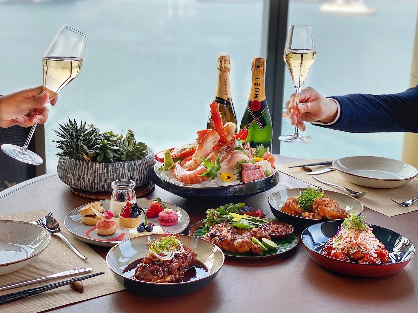 Cruise Restaurant & Bar