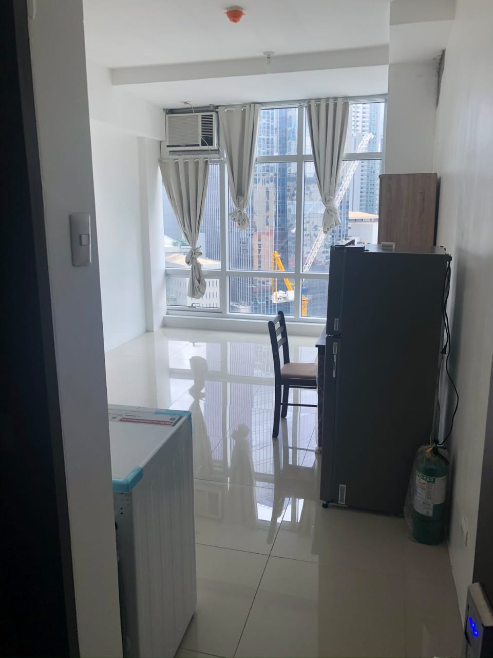 Furnished Studio Unit at Stratosphere