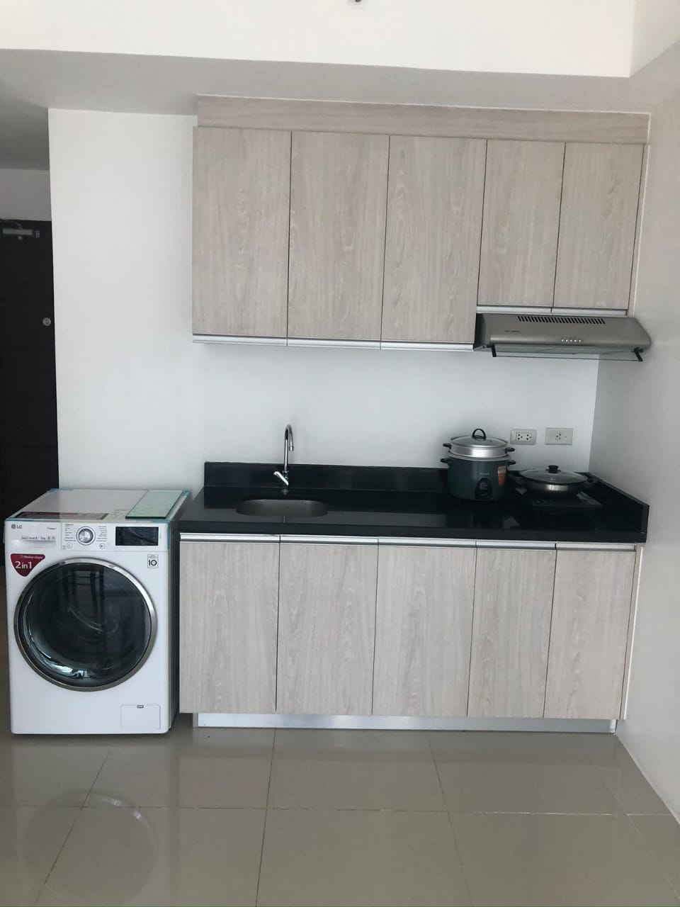 Furnished Studio Unit at Stratosphere - 3