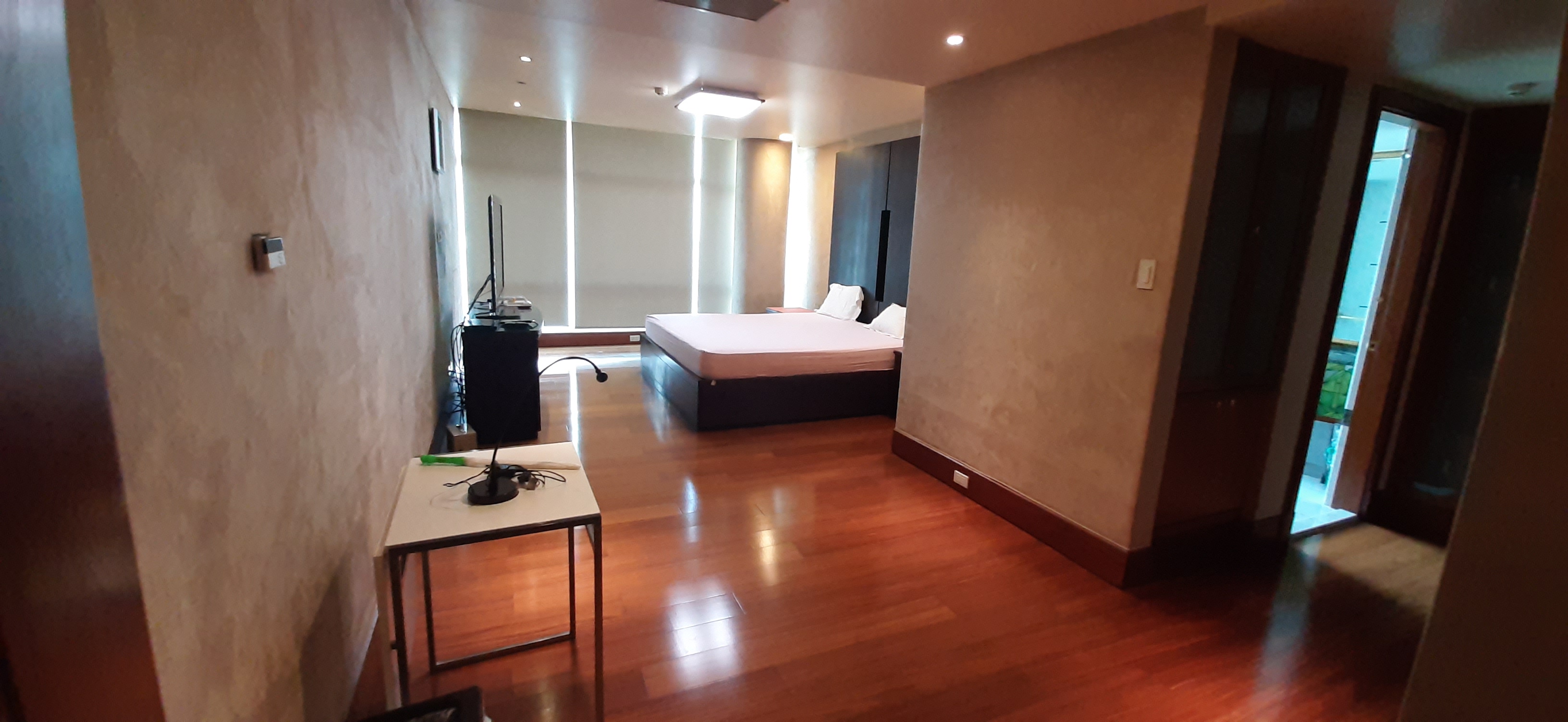 Ultra-Spacious 4-Bedroom Luxury Condo for Lease at One Roxas Triangle, Makati - 3