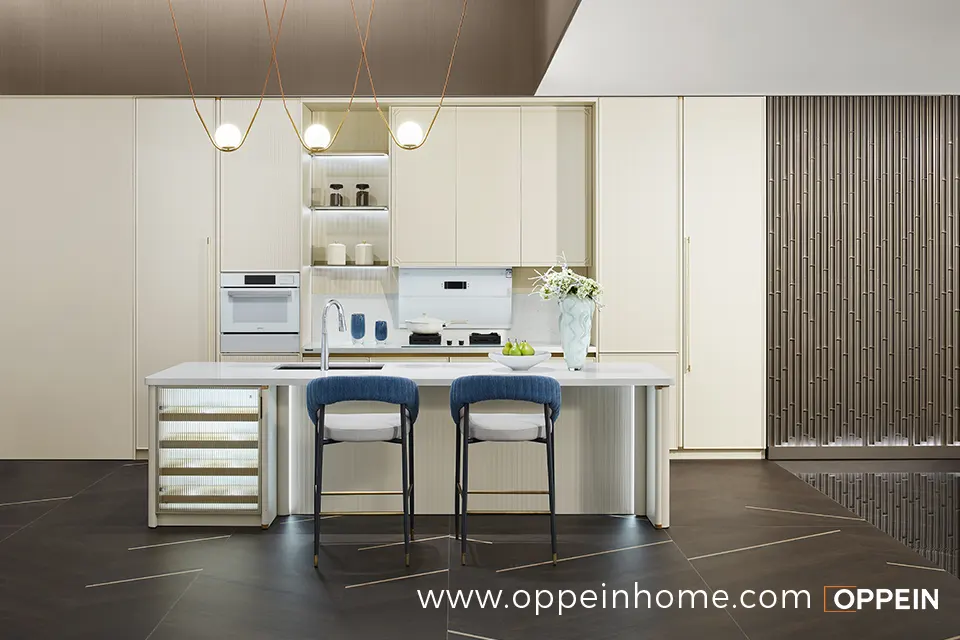 Modern French Home Decor in Elegant Cream Style