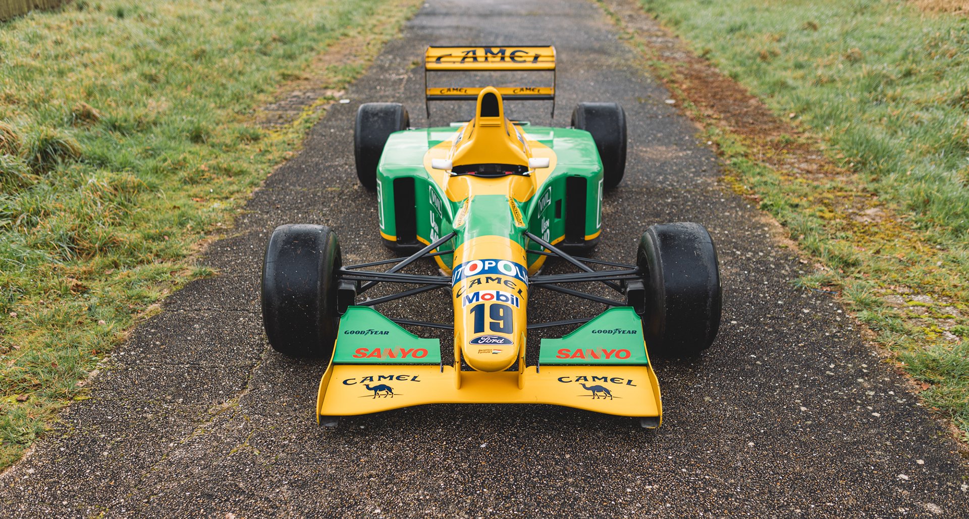 1992 Benetton B192-06 – Schumacher-Driven, Podium-Finishing Formula 1 Chassis
