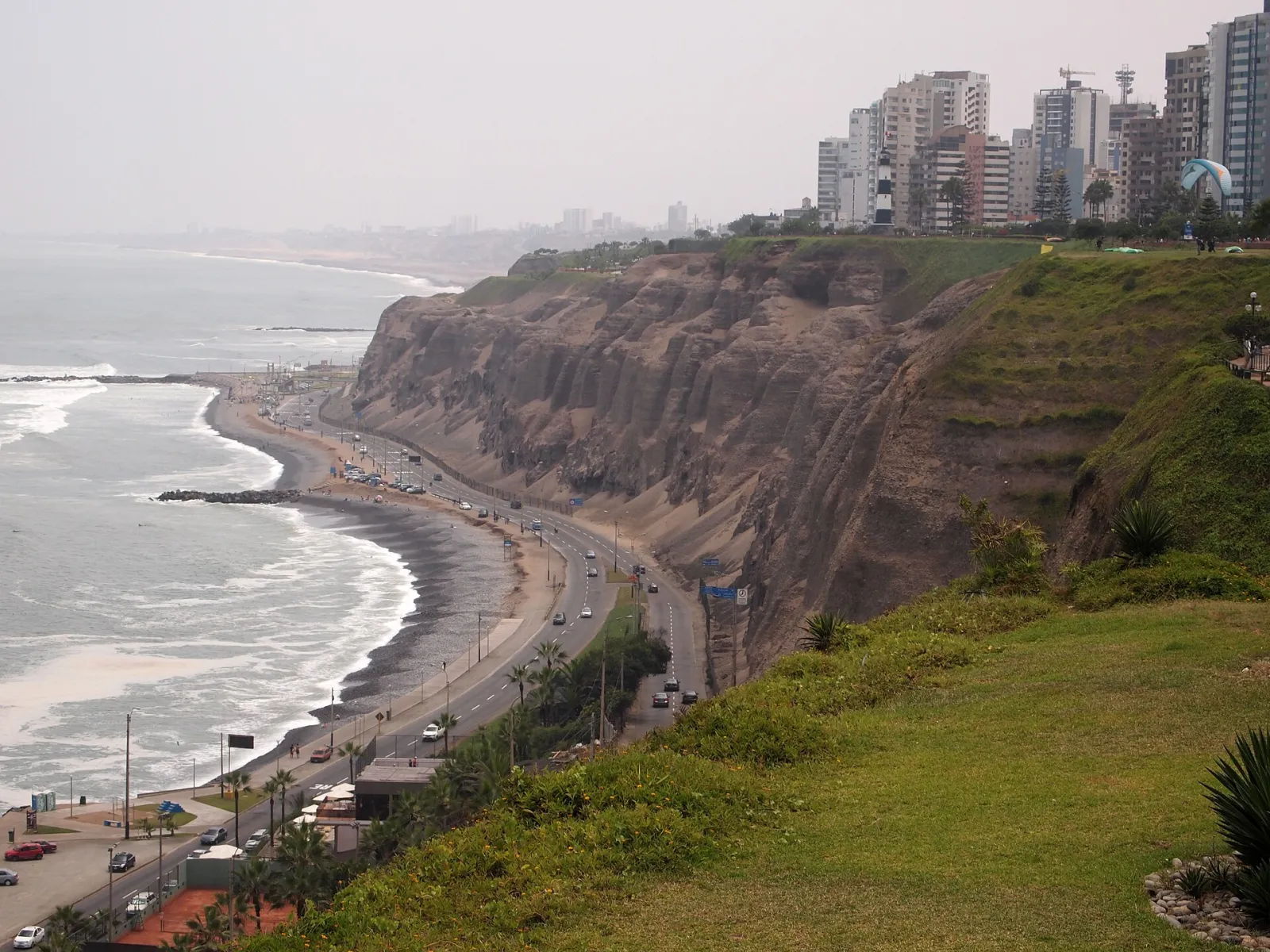 The cliffs of Miraflores above the Pacific and the coastal road in Lima