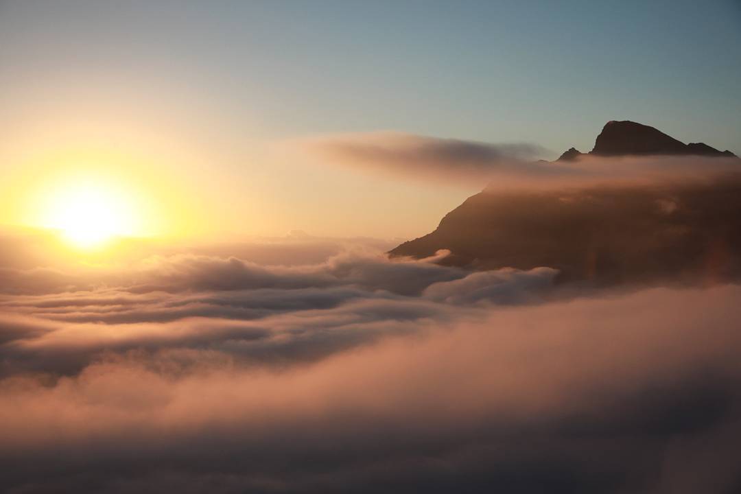 photo of devil's peak mountain