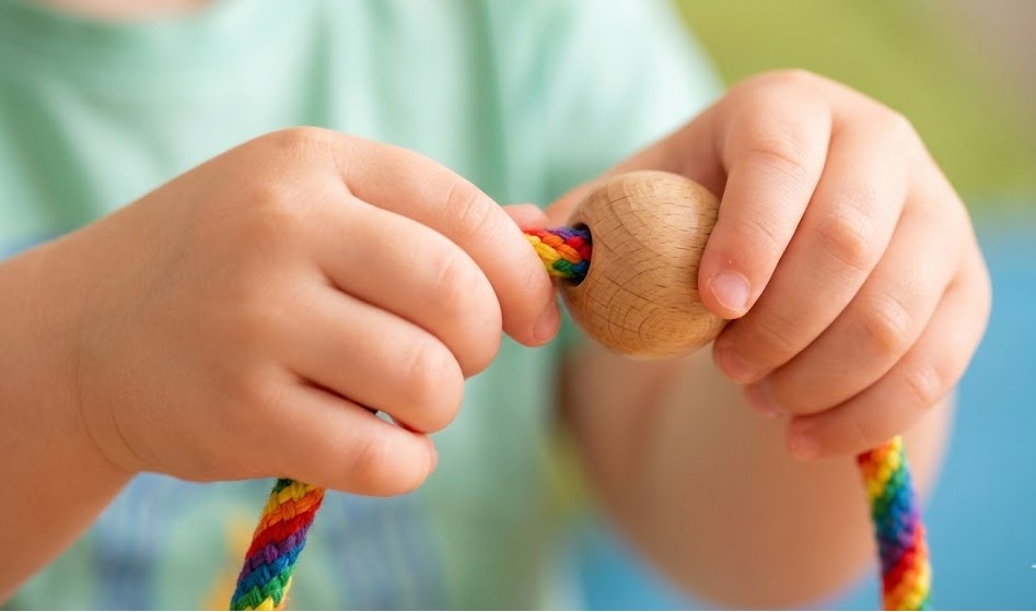 Desarrollo Motor Infantil: Guía Científica para Familias 2025