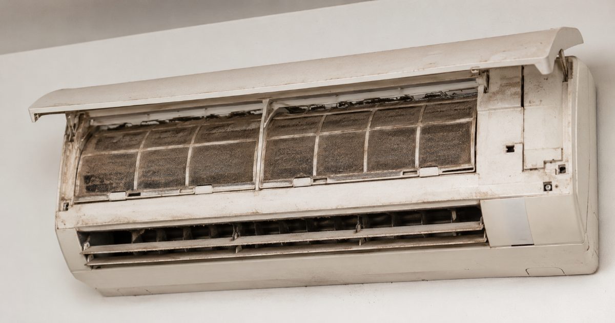 Aire acondicionado sucio con falta de mantenimiento