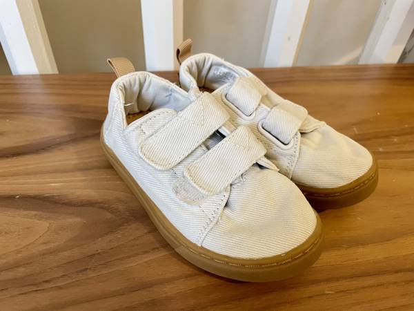 Toms UK 7  – Great bargain! Selling clothes I no longer wear, a few are brand new!  · London
