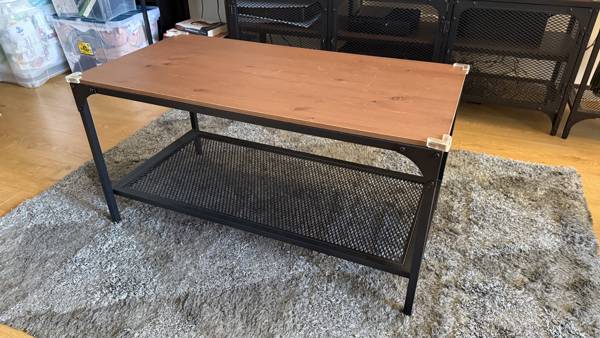 Table basse IKEA FJÄLLBO – Vide-appartement à Rambouillet · Rambouillet