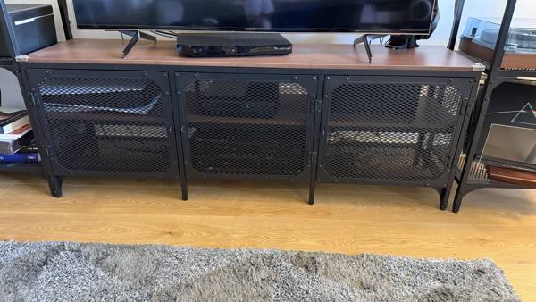 Meuble TV IKEA FJÄLLBO – Vide-appartement à Rambouillet · Rambouillet