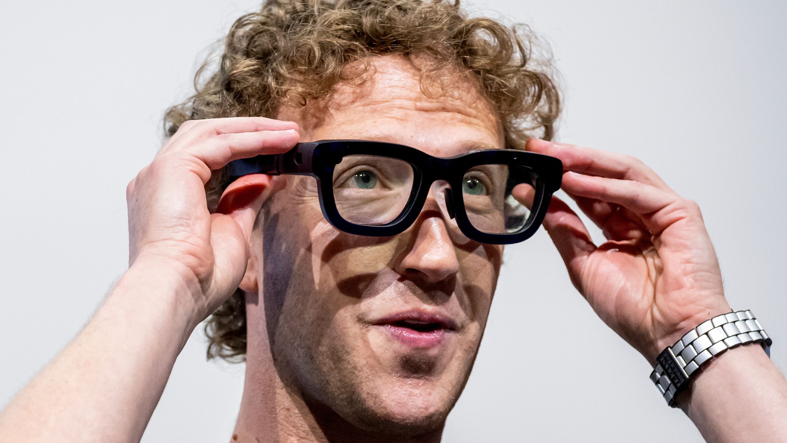 Meta Delays Phoenix Glasses to 2027