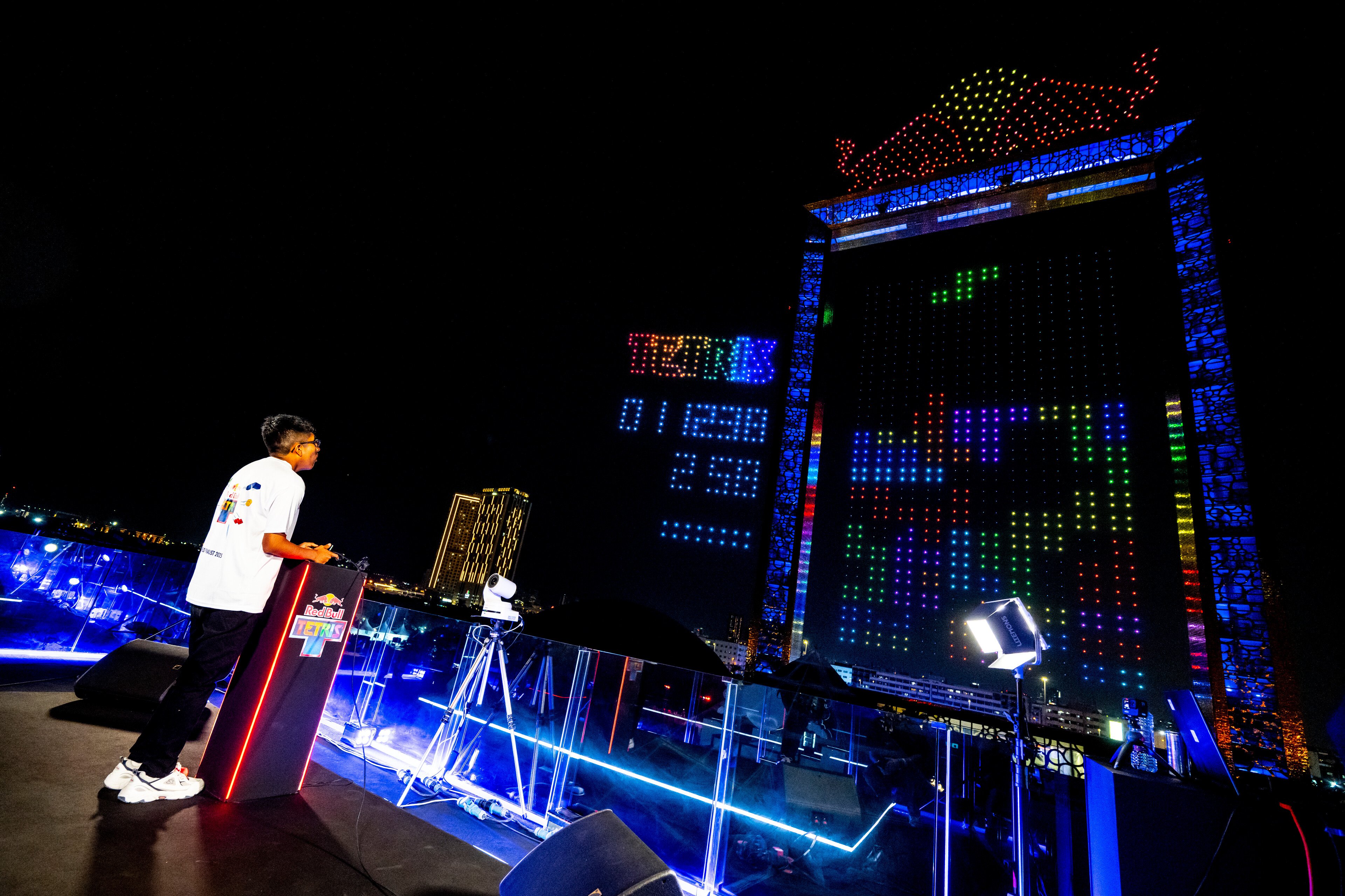 Drones Create Tetris Show in Dubai