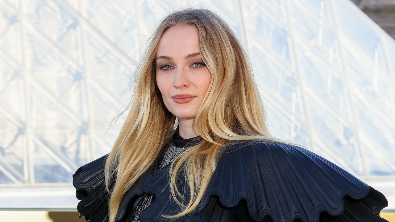 Sophie Turner Weighs Sansa's Future in Westeros