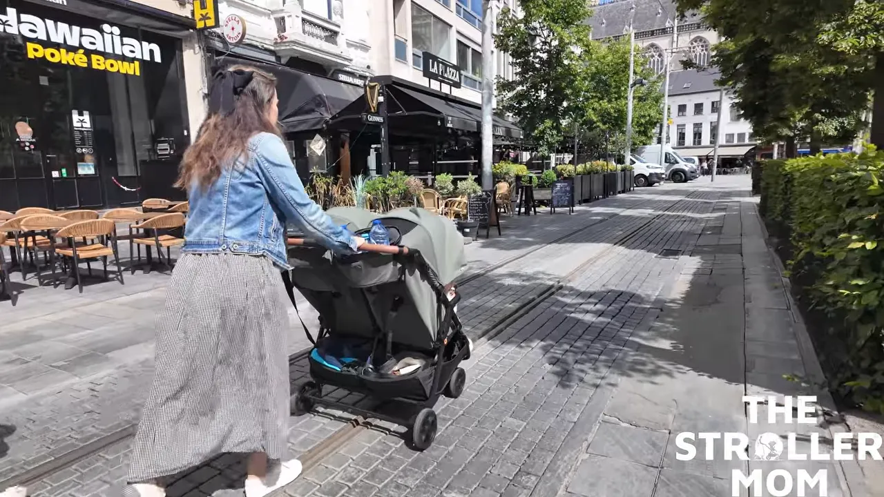 Zoe Twin V3 on European Streets near train track