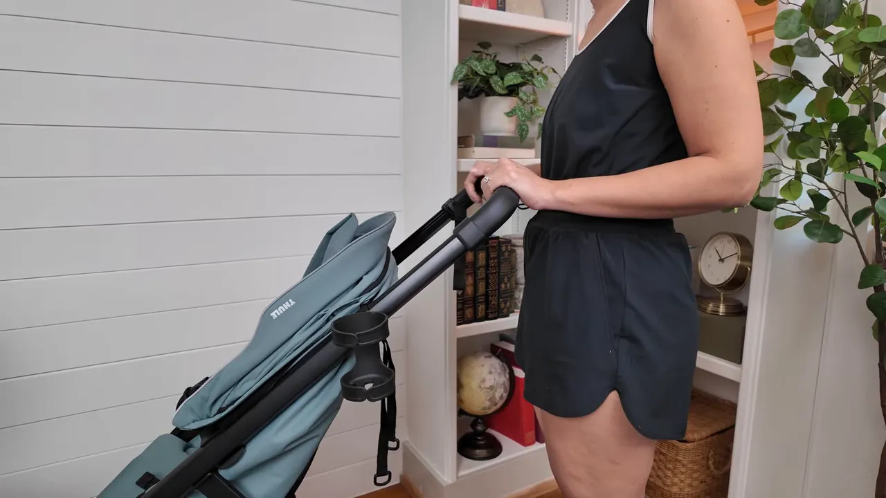 Thule Spring 2 handlebar with cup holder and adjustable height
