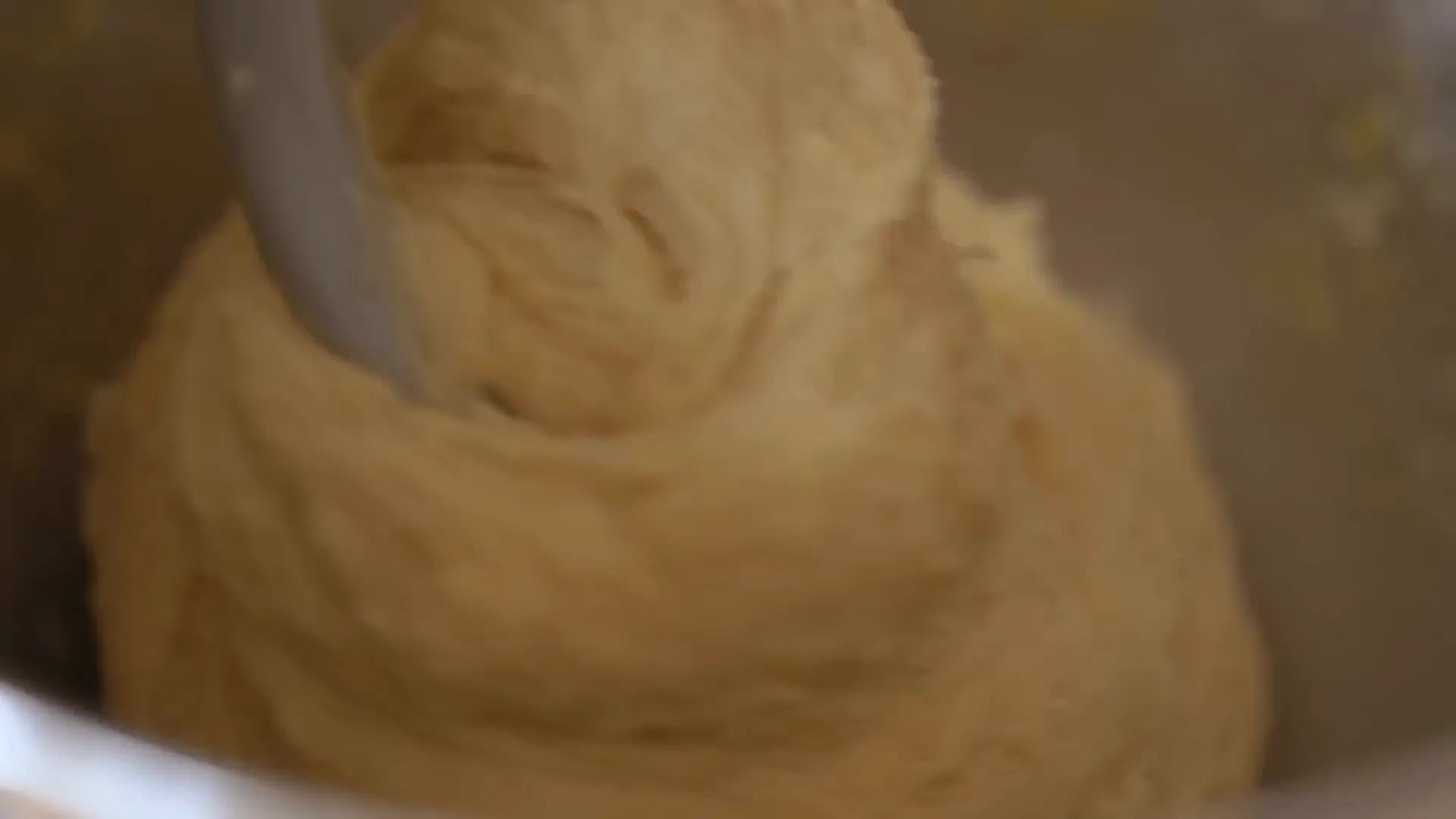Mixing dough until smooth.