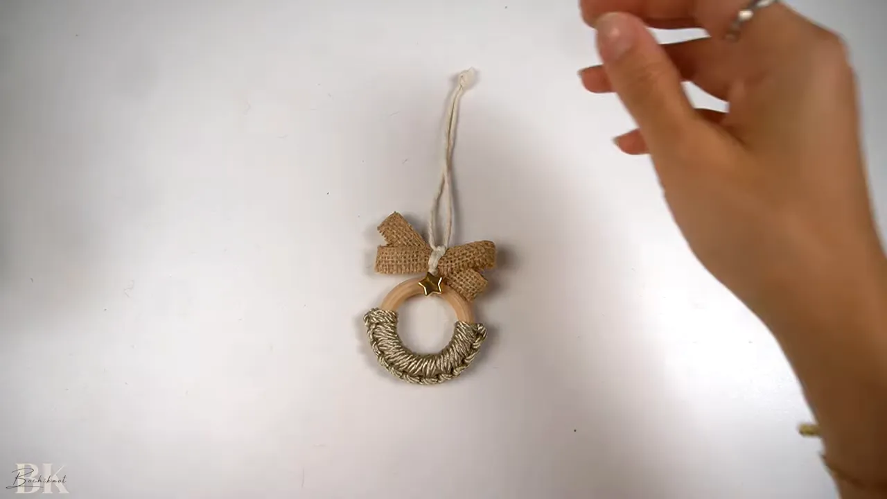 Tying the large overhand knot to make a hanger