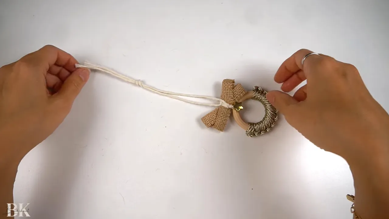 Tying the large overhand knot to make a hanger