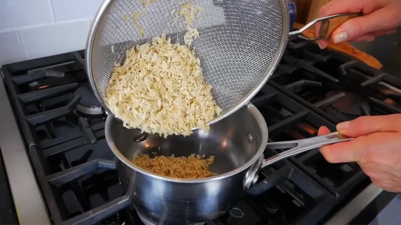 Rinsing brown rice