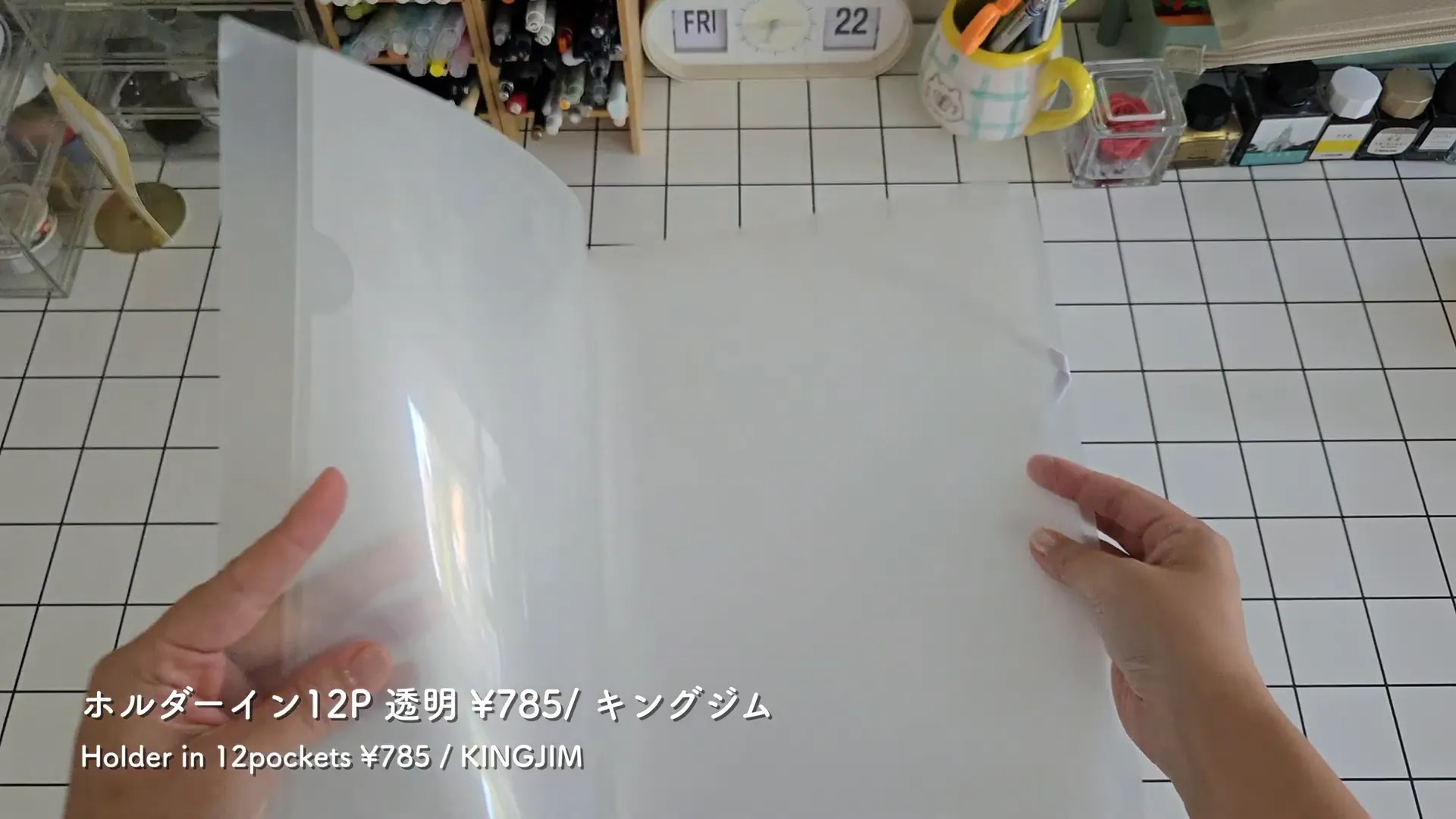 キングジムのホルダーインにラベル付けして整理している様子