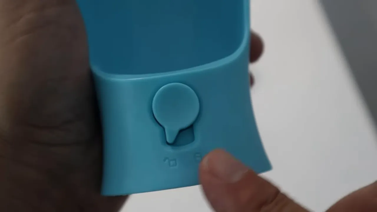 Range of colors available for the 3 in 1 pet water bottle