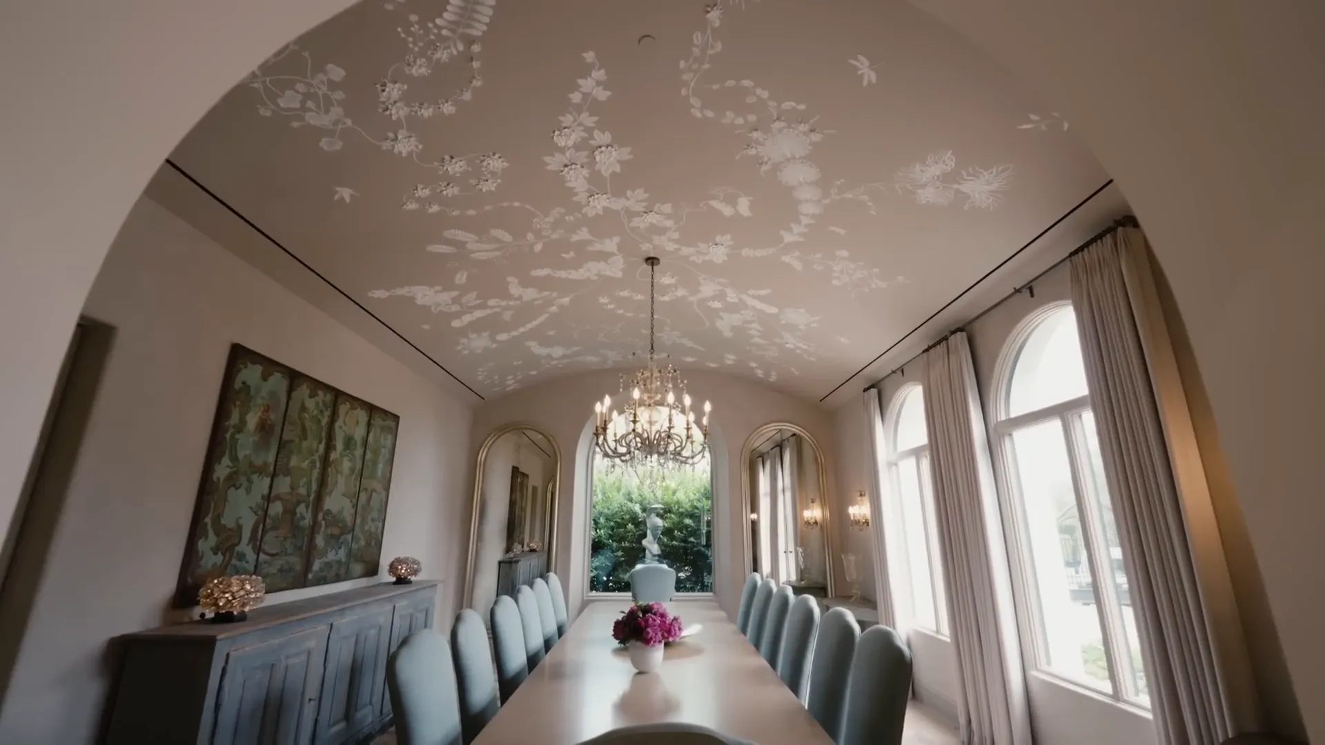 The beautifully set dining table in Sofía Vergara's dining room.