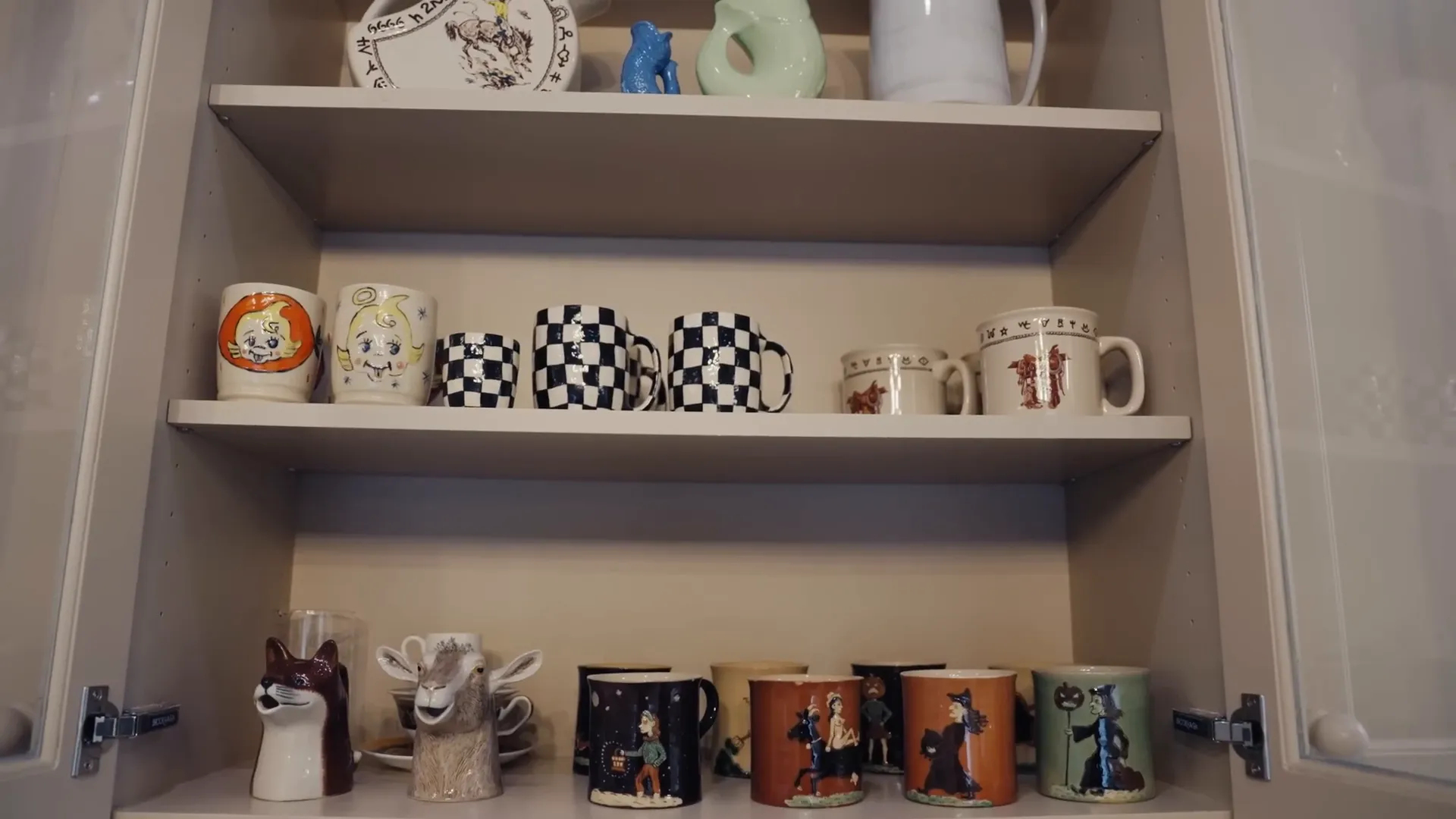 Emma Roberts's kitchen with island