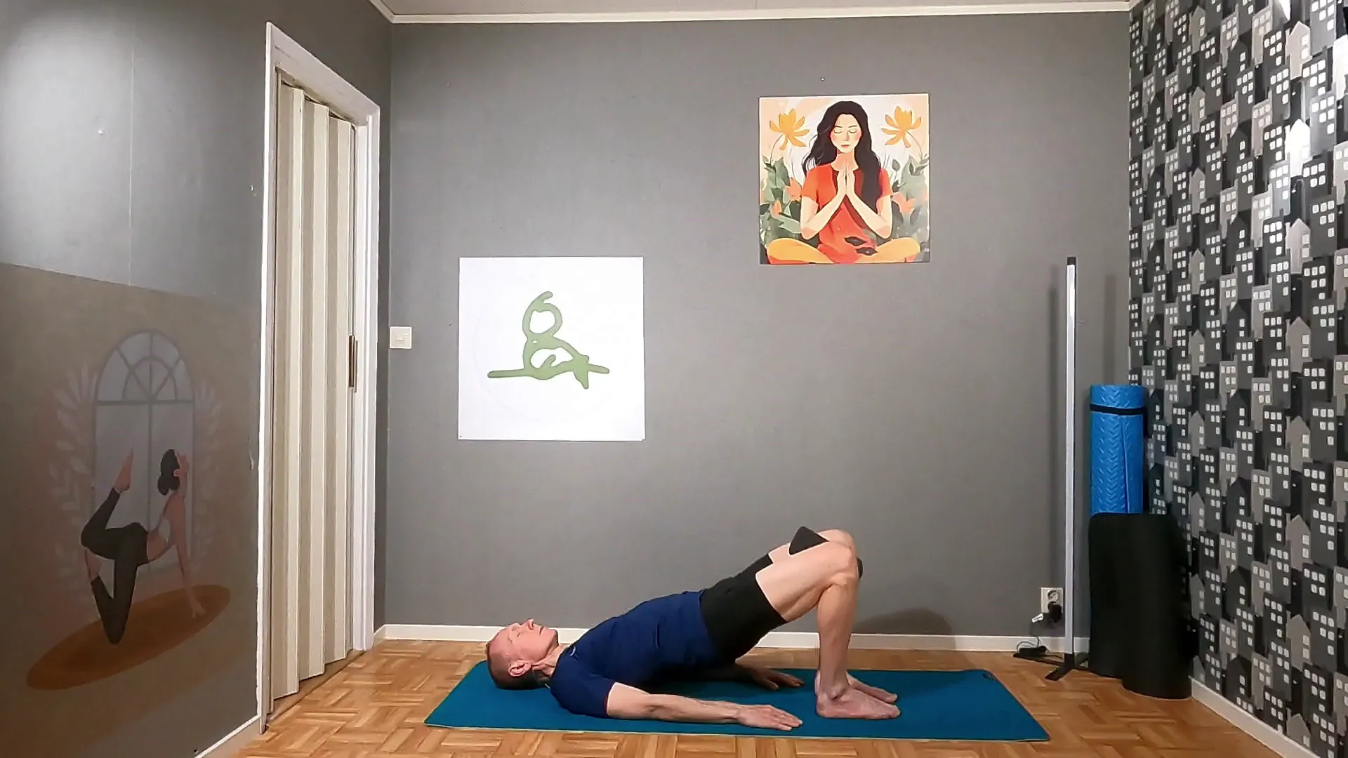 Öppning av höfterna med yogablock