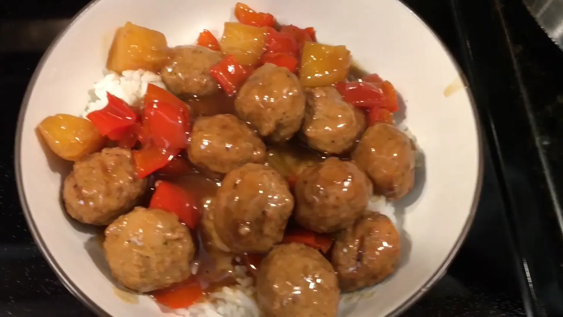 Final presentation of Hawaiian meatballs.