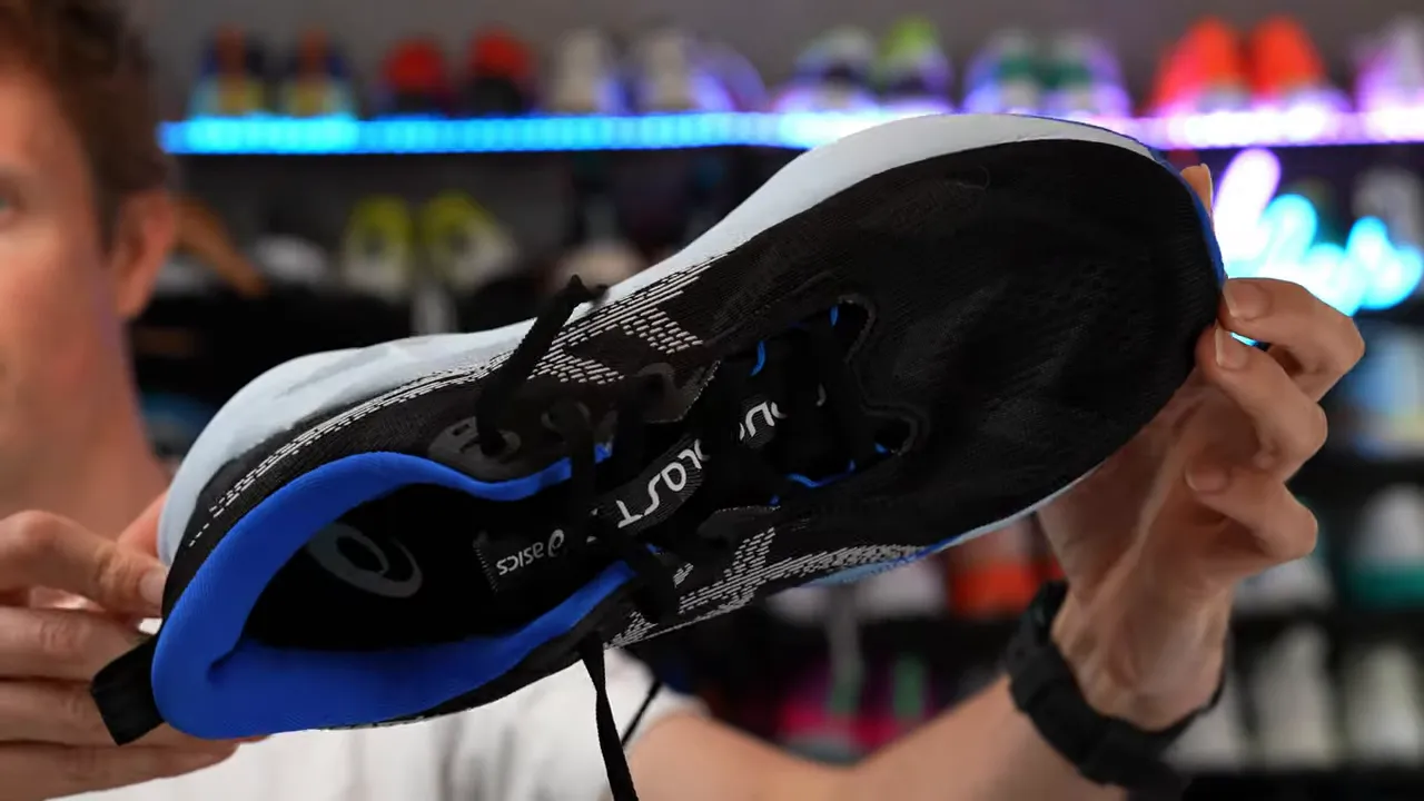 Side profile of the Asics Novablast 5 showing the cushioning