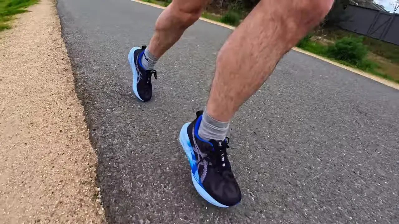 Side profile of the Asics Novablast 5 showing the cushioning