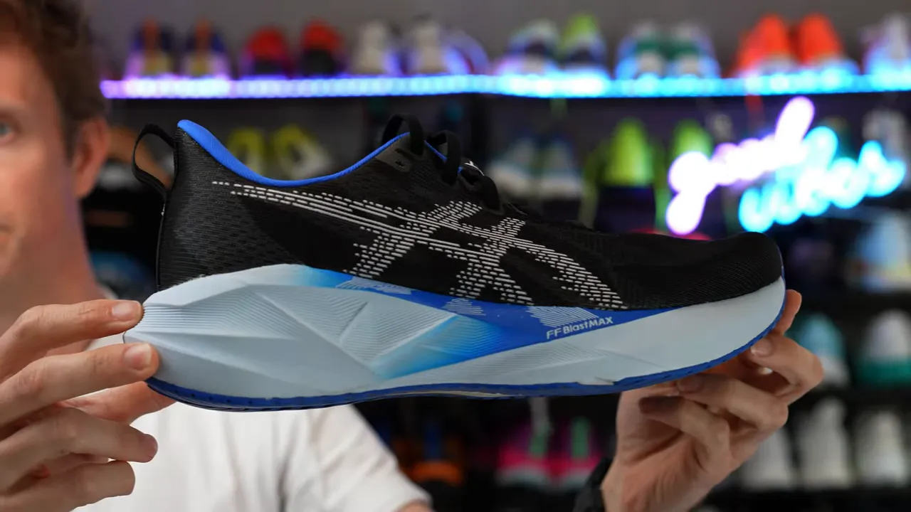 Side profile of the Asics Novablast 5 showing the cushioning