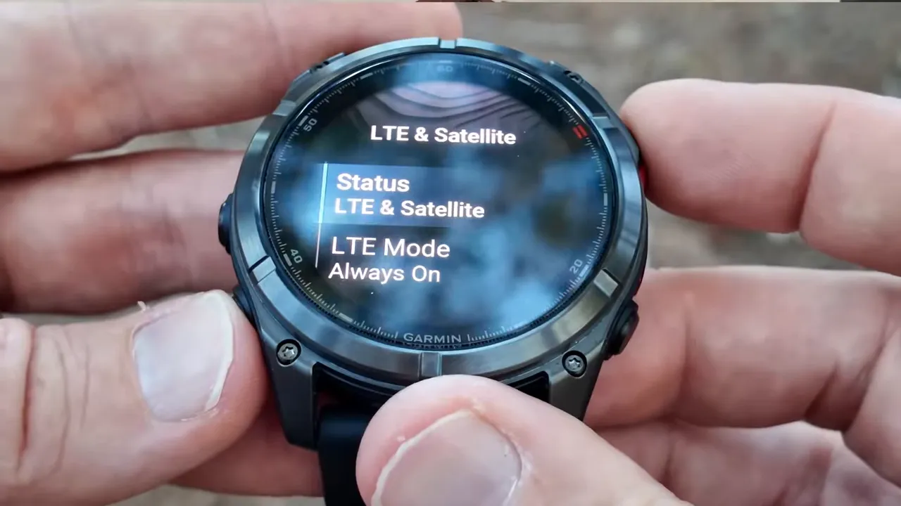 Satellite messaging screen on the garmin fenix 8 pro