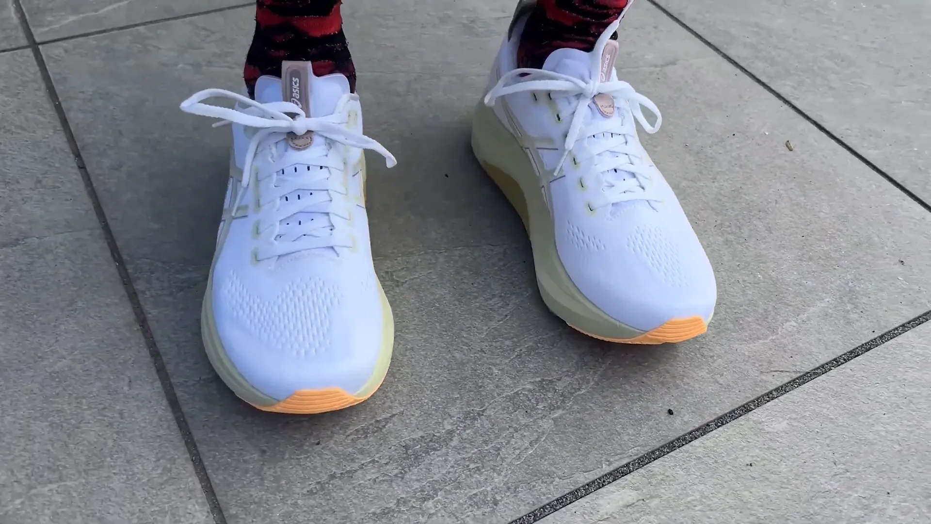Close-up of Asics Gel Kayano 32 upper and tongue design