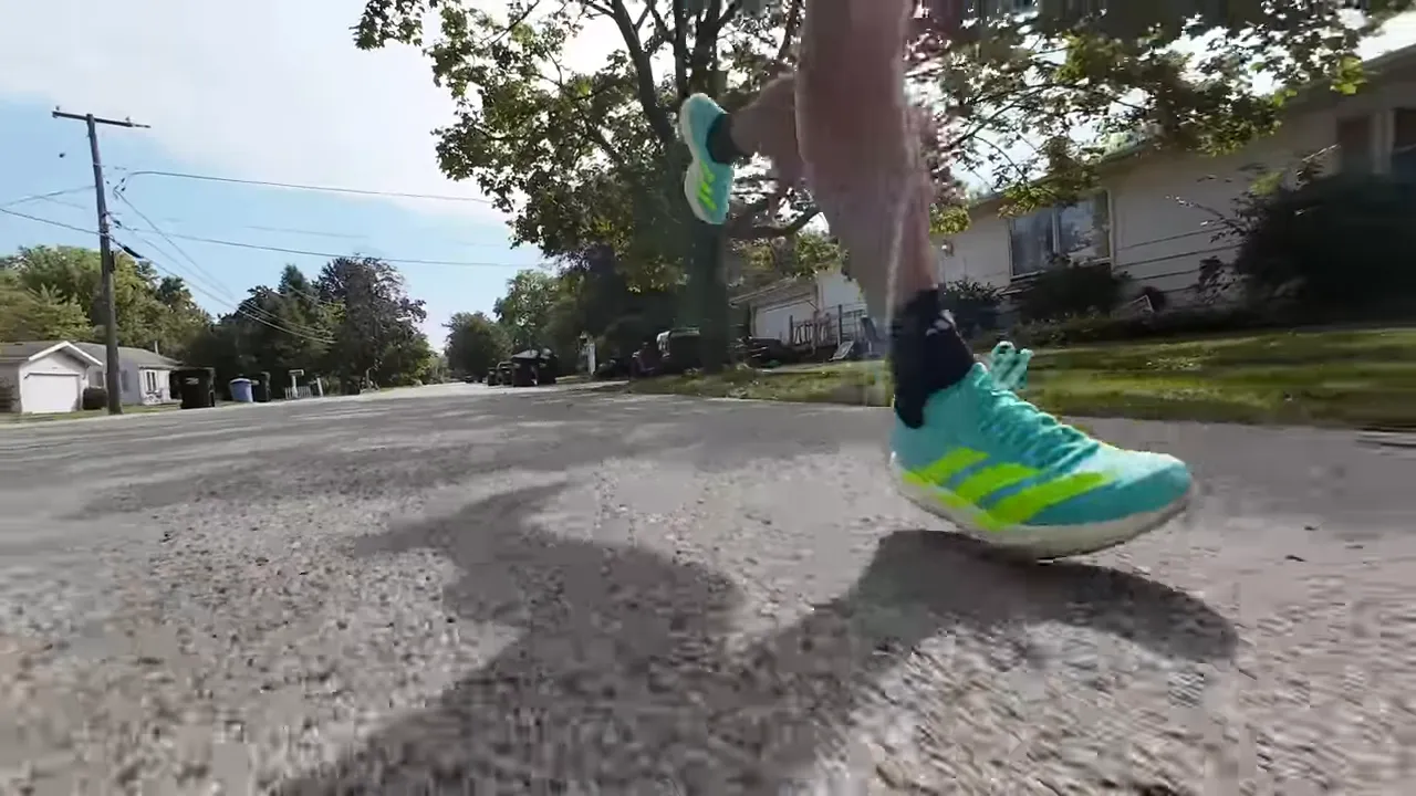 Takumi Sen 11 upper detail: thin tongue and heel collar Takumi Sen 11 upper detail: thin tongue and heel collar